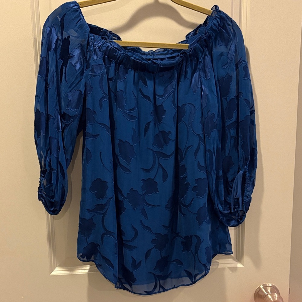 White House black market  Blue Floral Women's Top size small